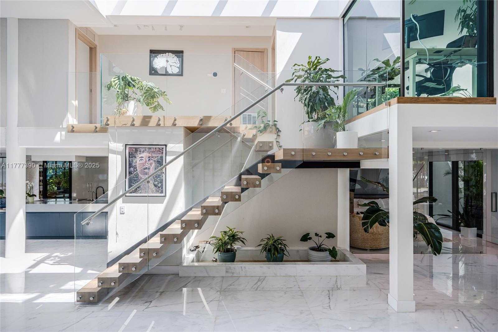 Small Image of 7960 BISCAYNE POINT CIR, Miami Beach Number 7