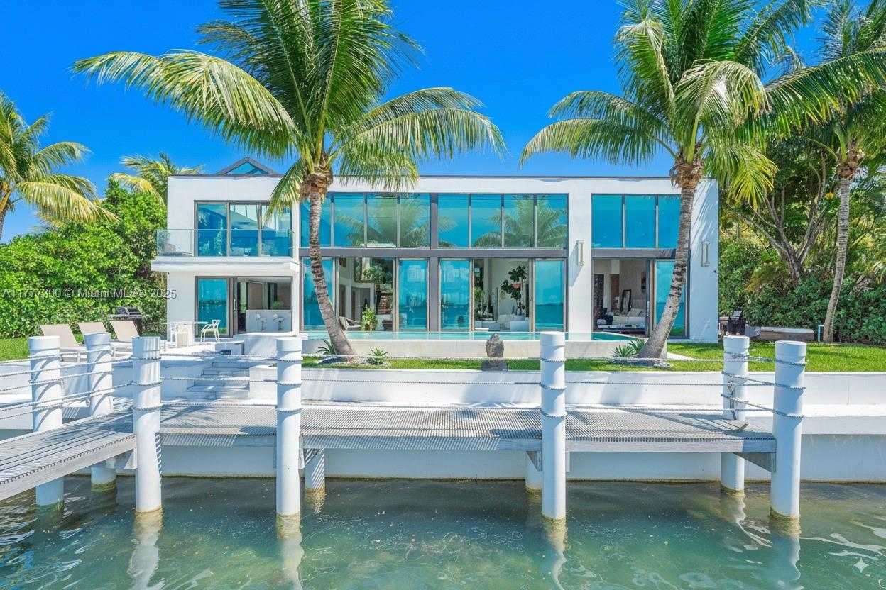Small Image of 7960 BISCAYNE POINT CIR, Miami Beach Number 74