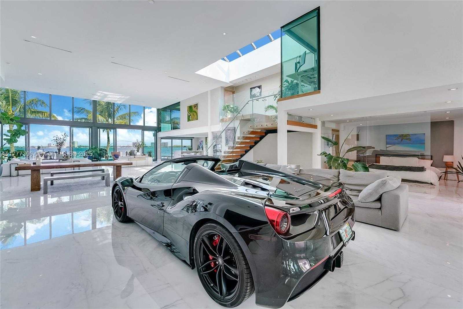 Small Image of 7960 BISCAYNE POINT CIR, Miami Beach Number 8