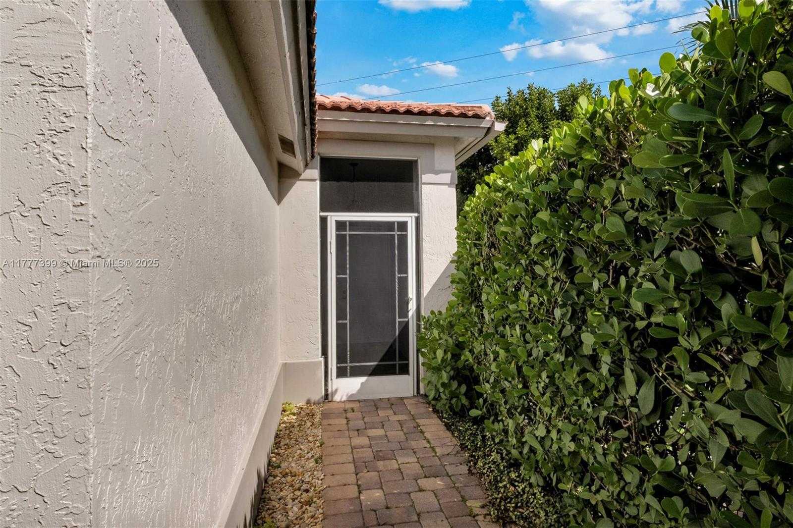 Small Image of 24 GABLES BLVD, Weston Number 12