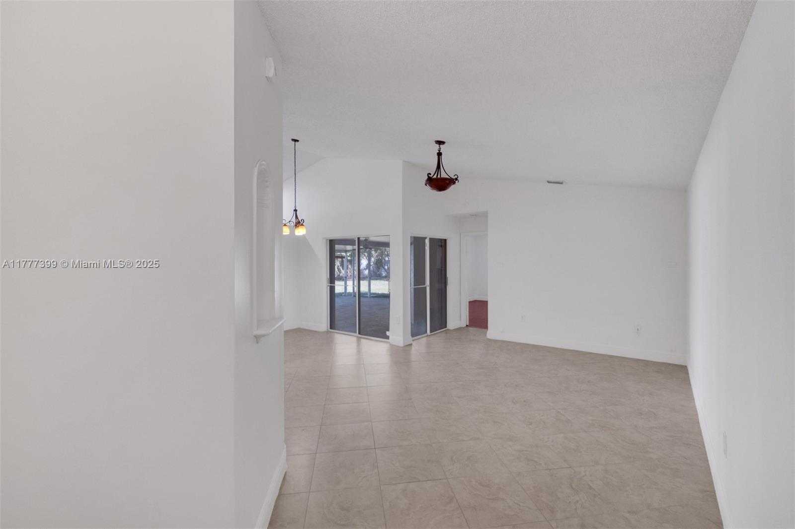 Small Image of 24 GABLES BLVD, Weston Number 14