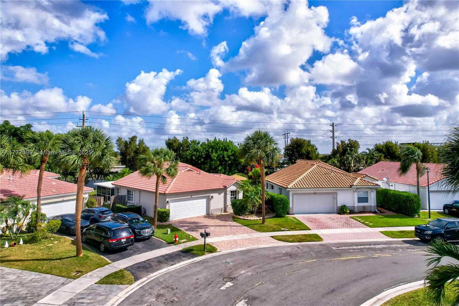 Small Image of 24 GABLES BLVD, Weston Number 2