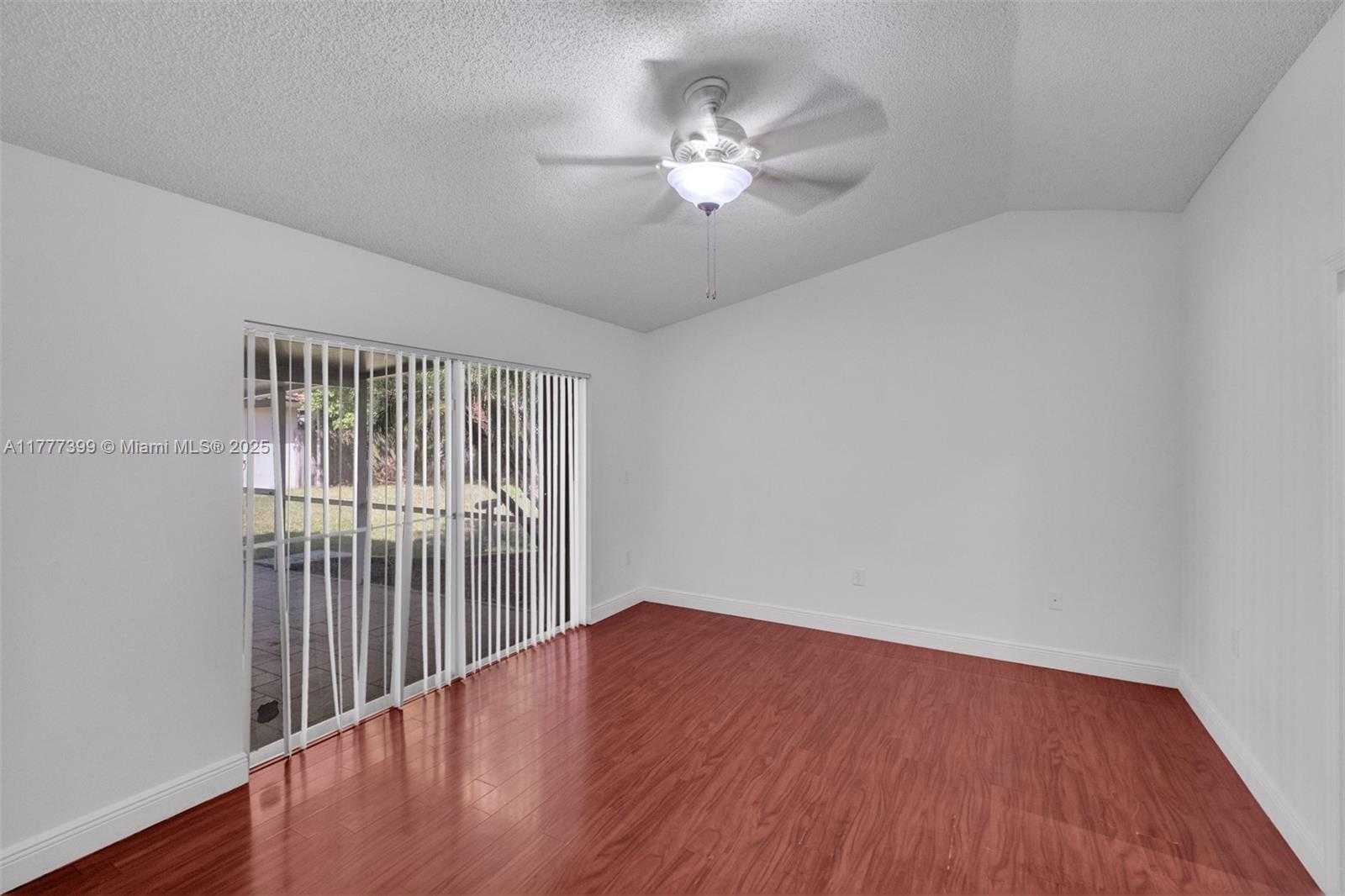 Small Image of 24 GABLES BLVD, Weston Number 21