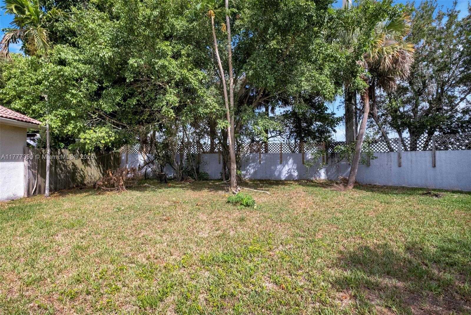 Small Image of 24 GABLES BLVD, Weston Number 30