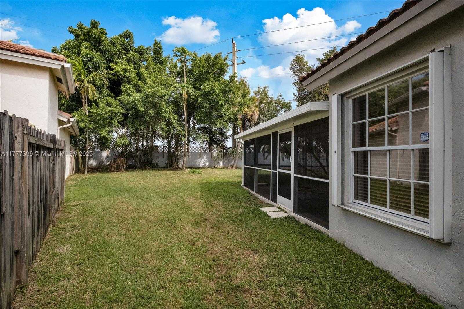 Small Image of 24 GABLES BLVD, Weston Number 31