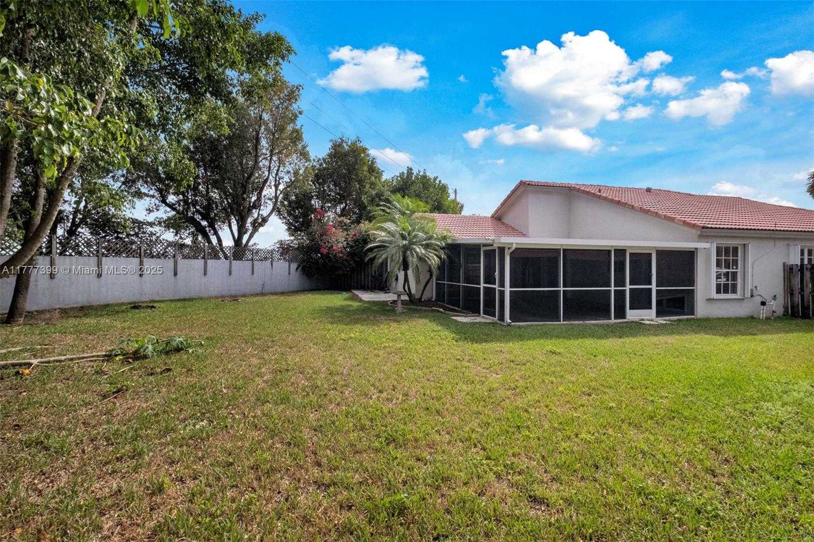 Small Image of 24 GABLES BLVD, Weston Number 32