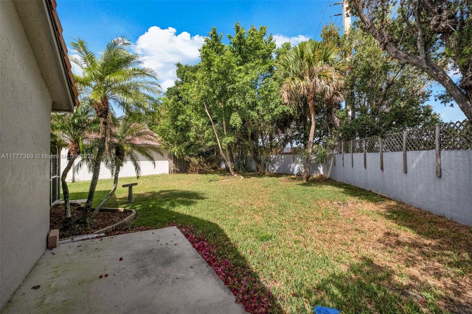 Small Image of 24 GABLES BLVD, Weston Number 34