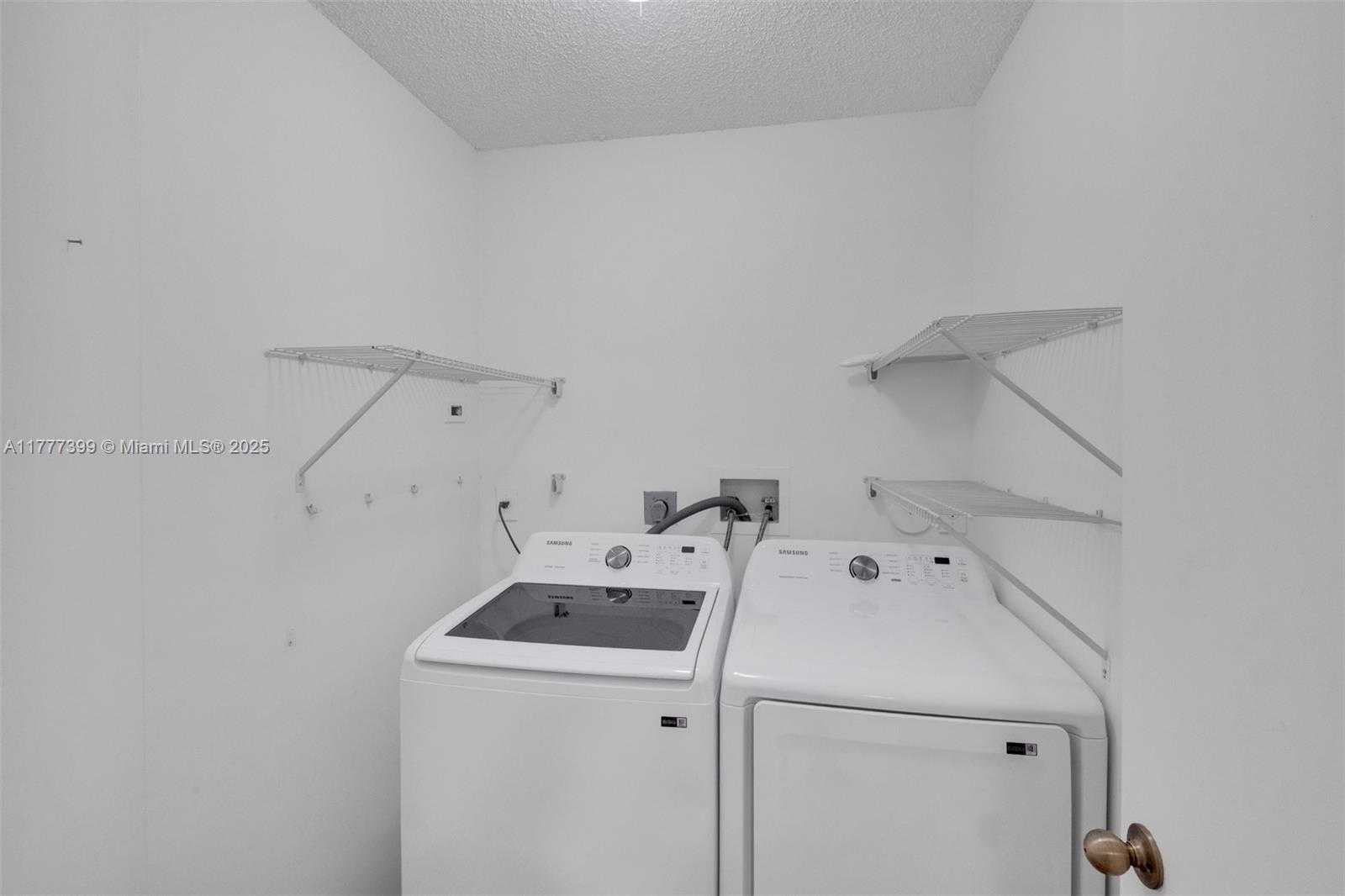 Small Image of 24 GABLES BLVD, Weston Number 40