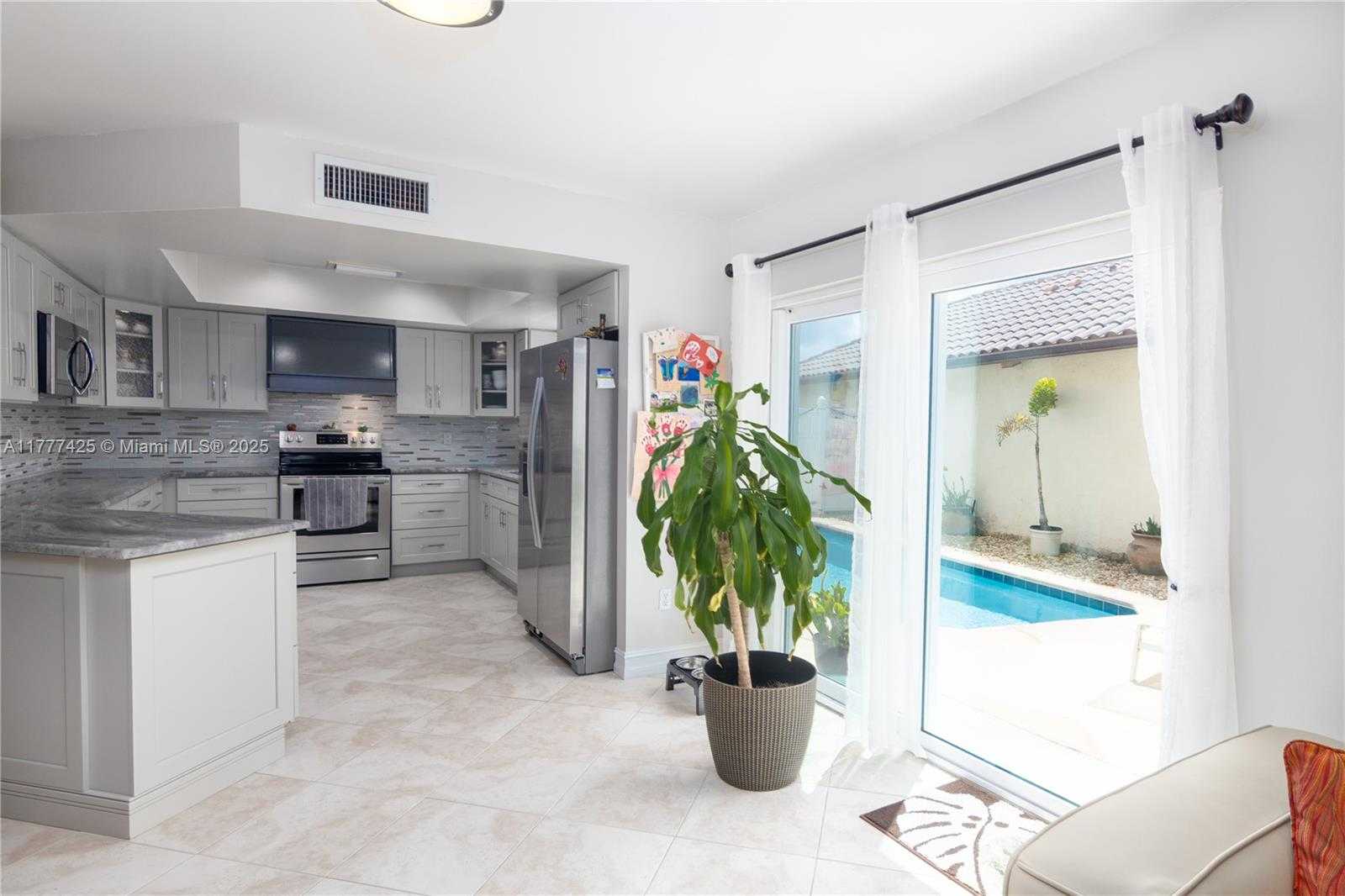 Small Image of 10263 ISLANDER DR, Boca Raton Number 5