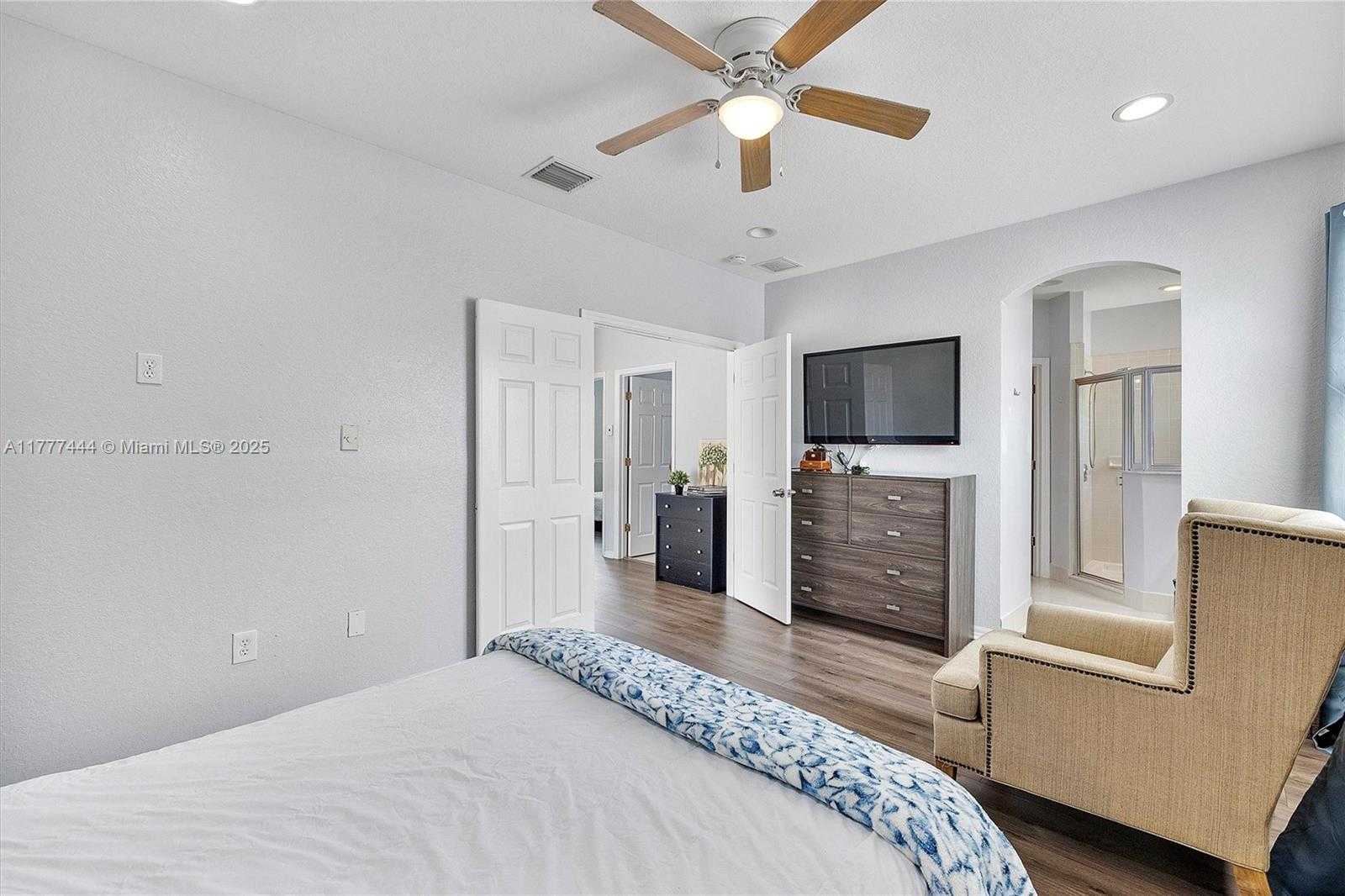 Small Image of 1431 SOUTH EAST 18TH TERRACE, Homestead Number 26
