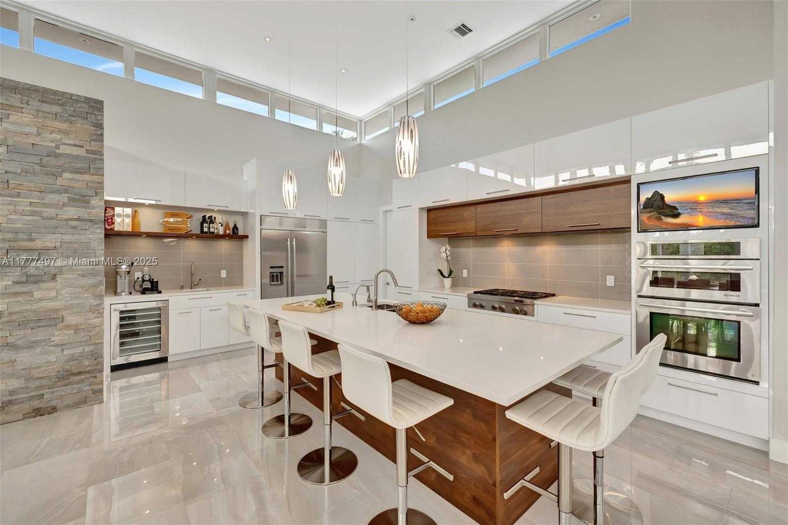 Small Image of 907 DIPLOMAT PKWY, Hallandale Beach Number 16