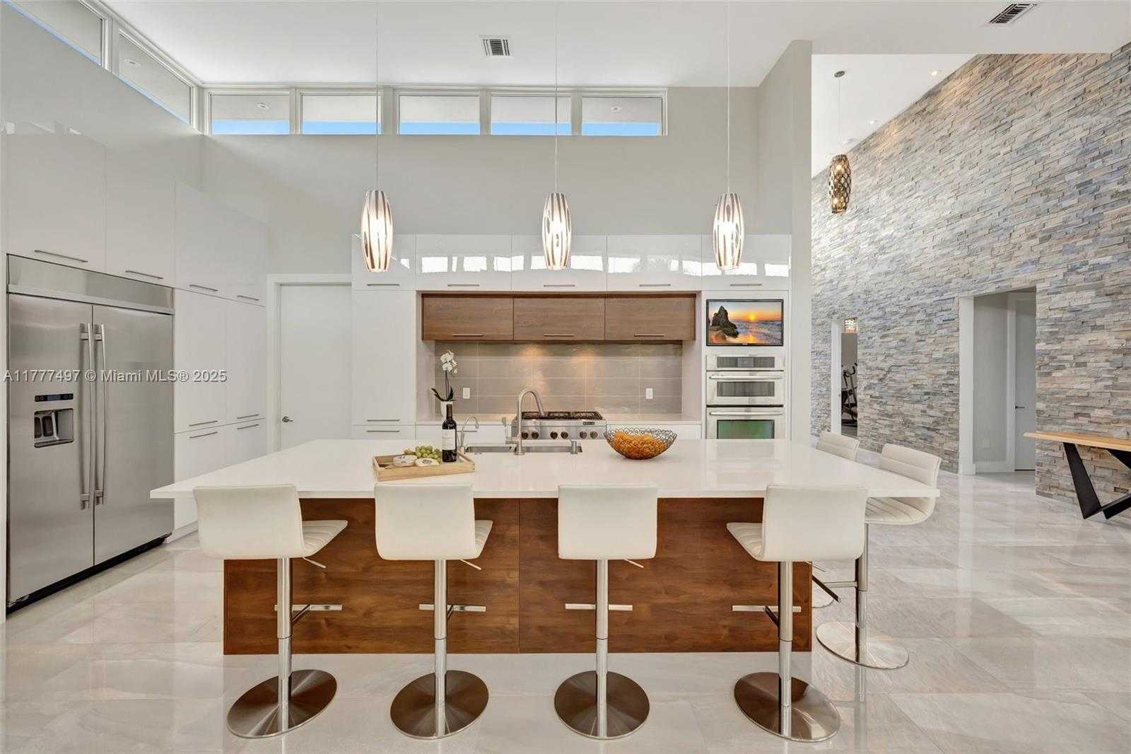 Small Image of 907 DIPLOMAT PKWY, Hallandale Beach Number 17