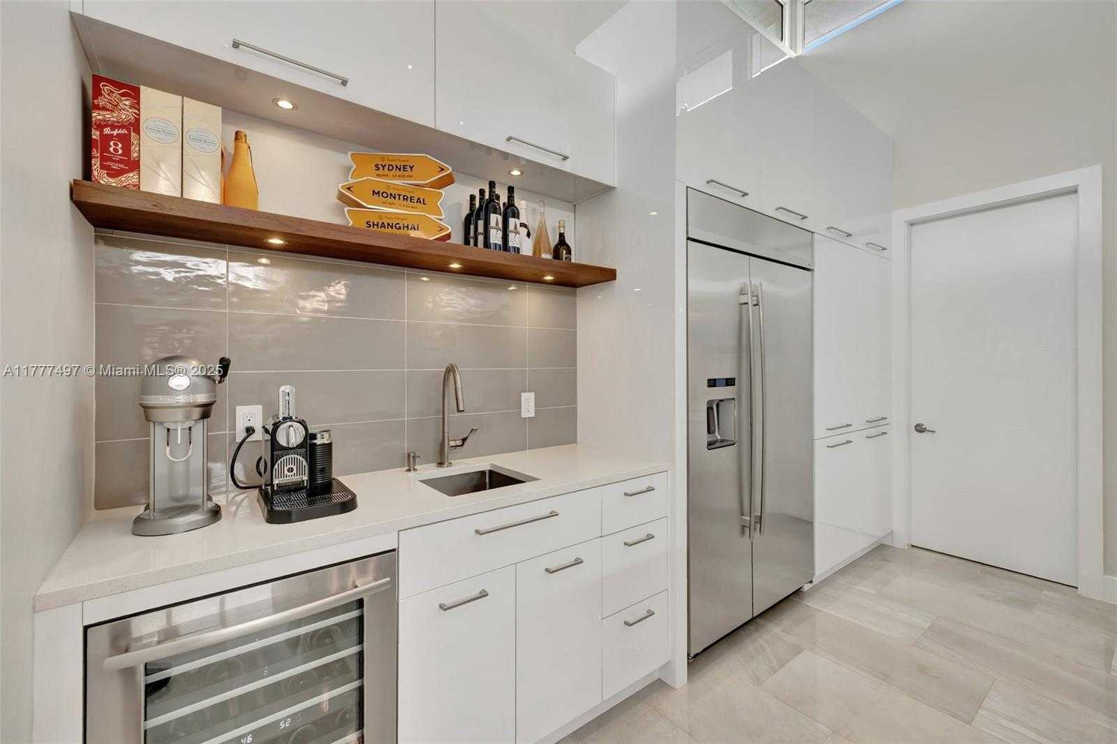 Small Image of 907 DIPLOMAT PKWY, Hallandale Beach Number 18