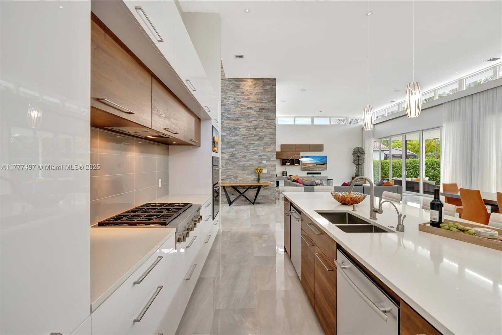 Small Image of 907 DIPLOMAT PKWY, Hallandale Beach Number 19