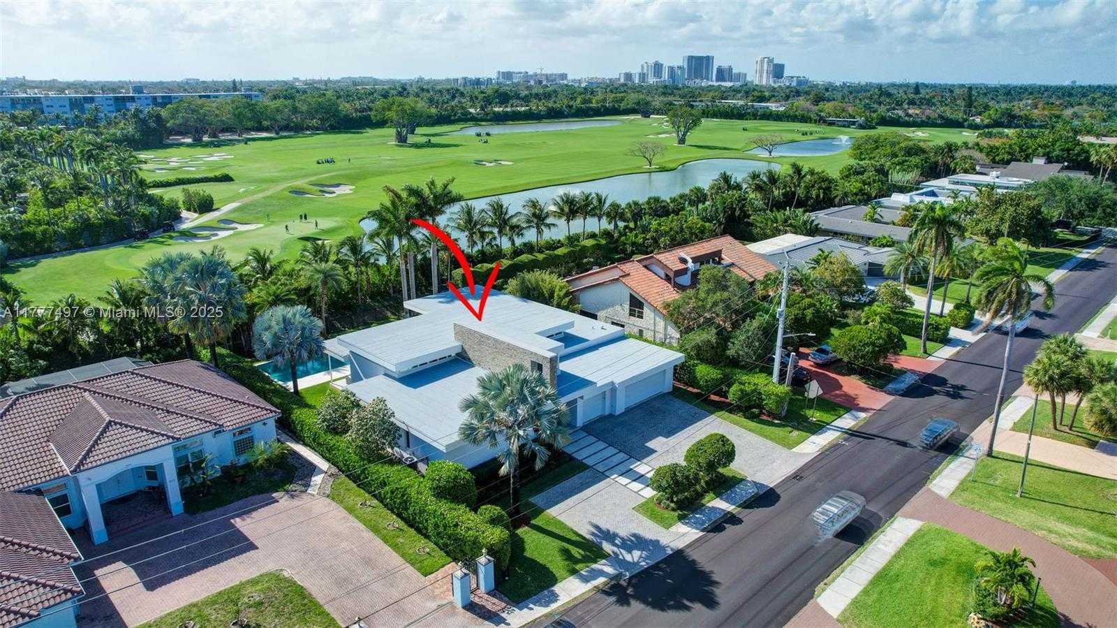 Small Image of 907 DIPLOMAT PKWY, Hallandale Beach Number 2