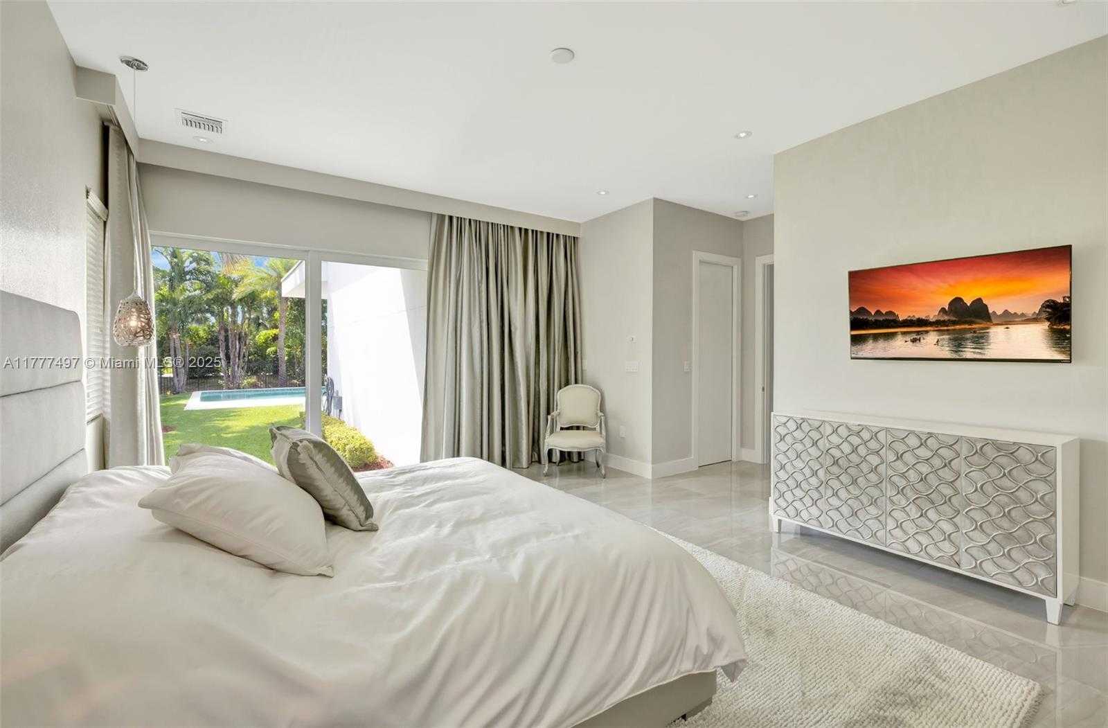 Small Image of 907 DIPLOMAT PKWY, Hallandale Beach Number 22