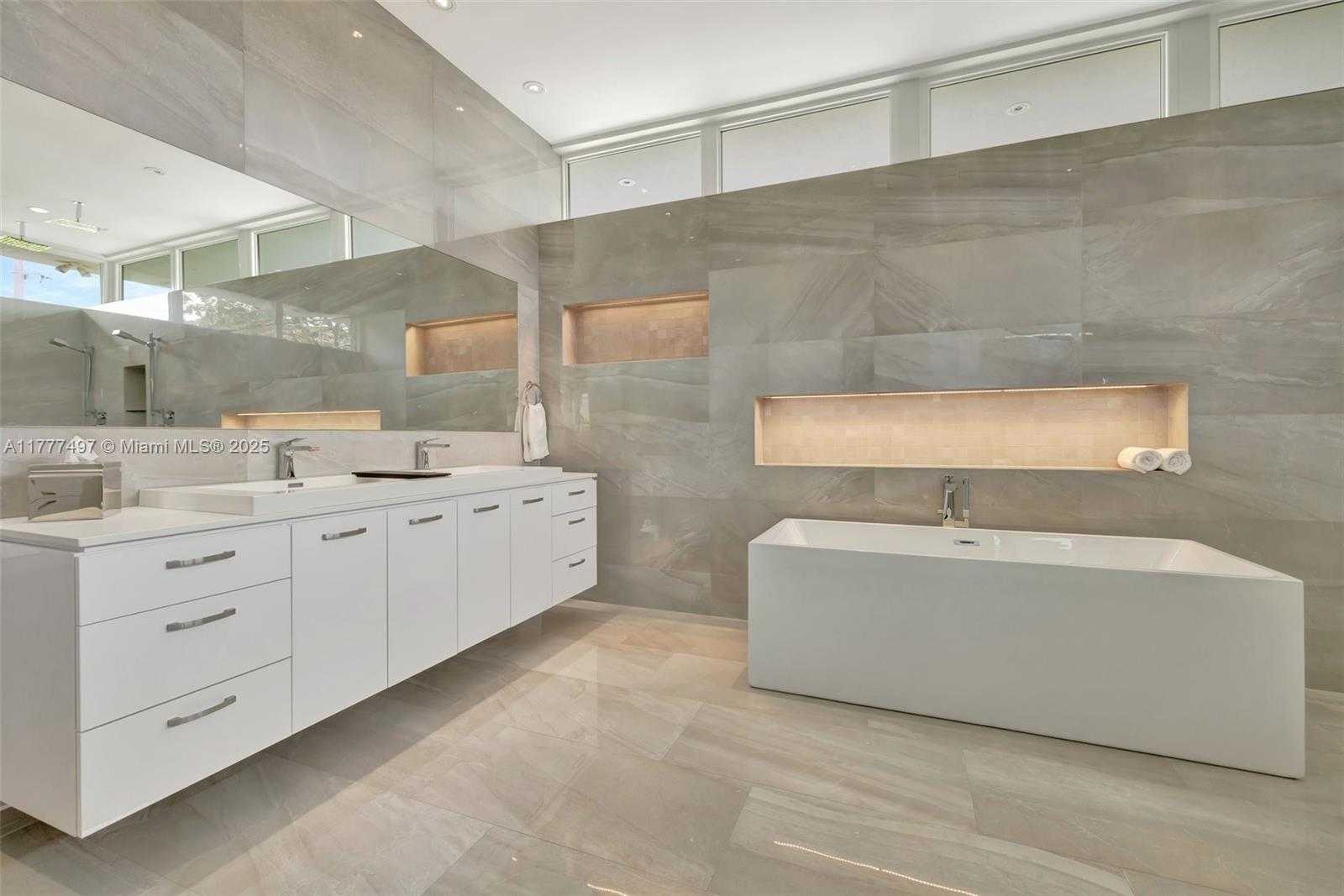 Small Image of 907 DIPLOMAT PKWY, Hallandale Beach Number 23