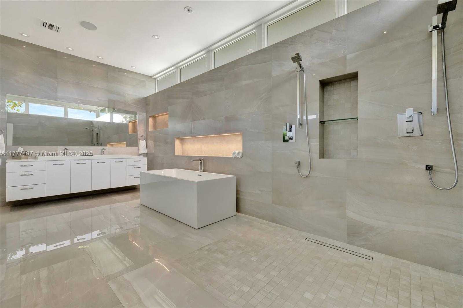 Small Image of 907 DIPLOMAT PKWY, Hallandale Beach Number 25