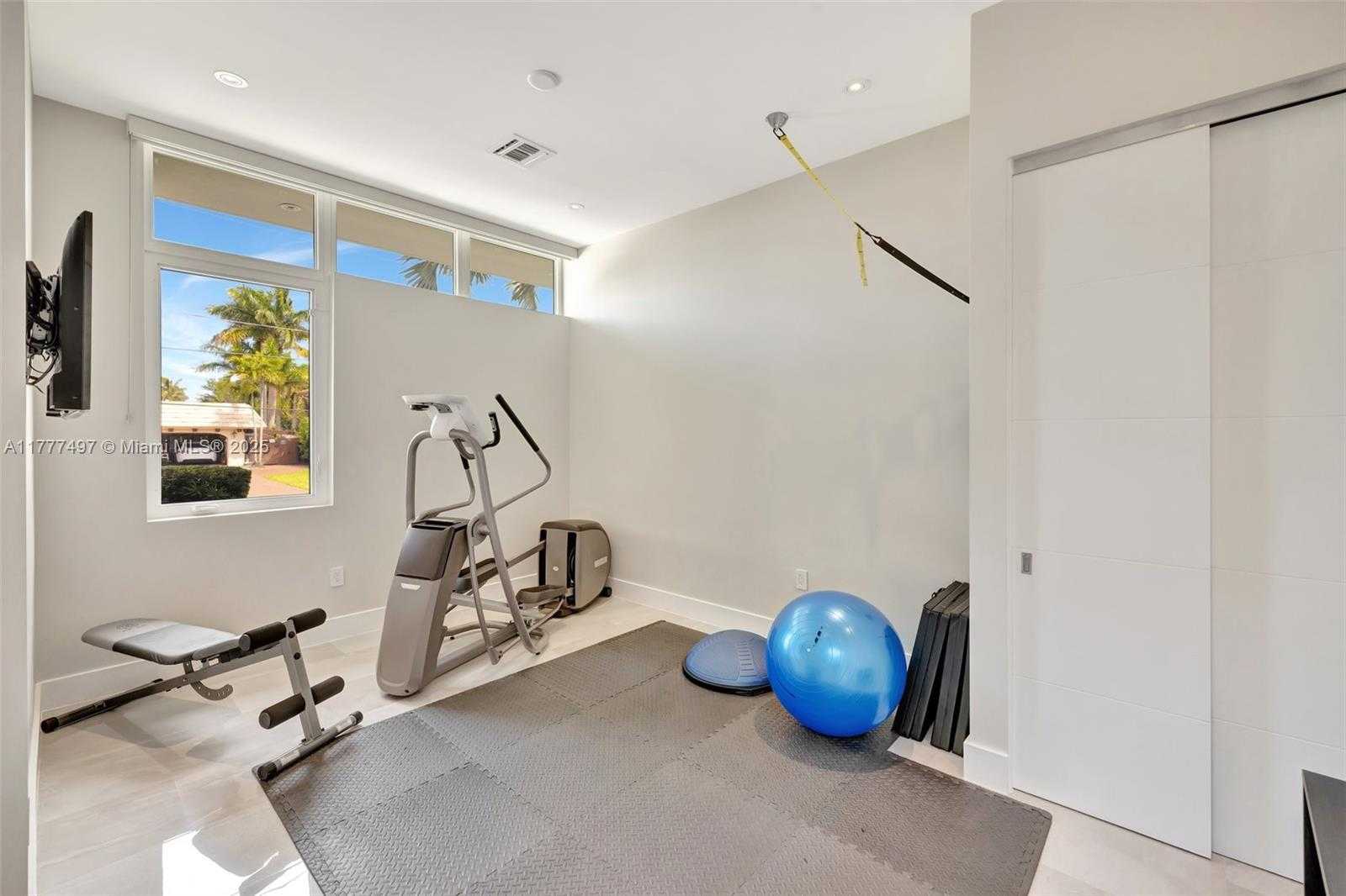 Small Image of 907 DIPLOMAT PKWY, Hallandale Beach Number 29