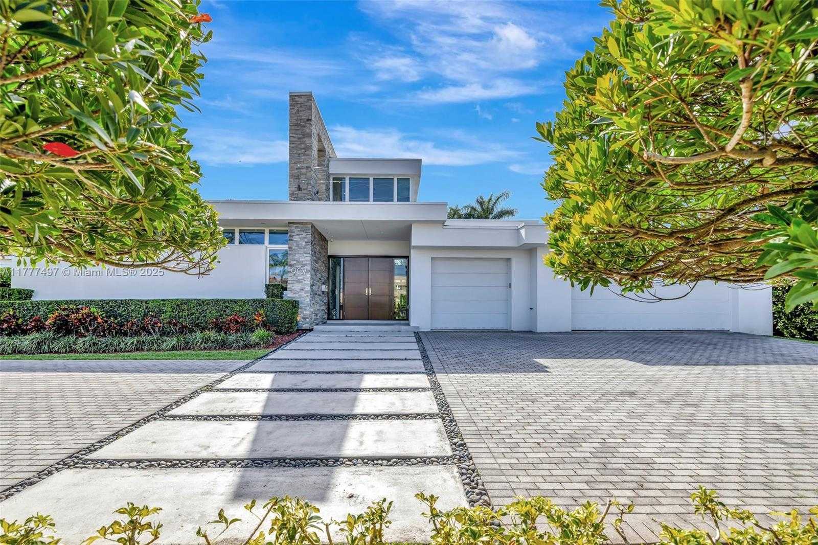 Small Image of 907 DIPLOMAT PKWY, Hallandale Beach Number 3