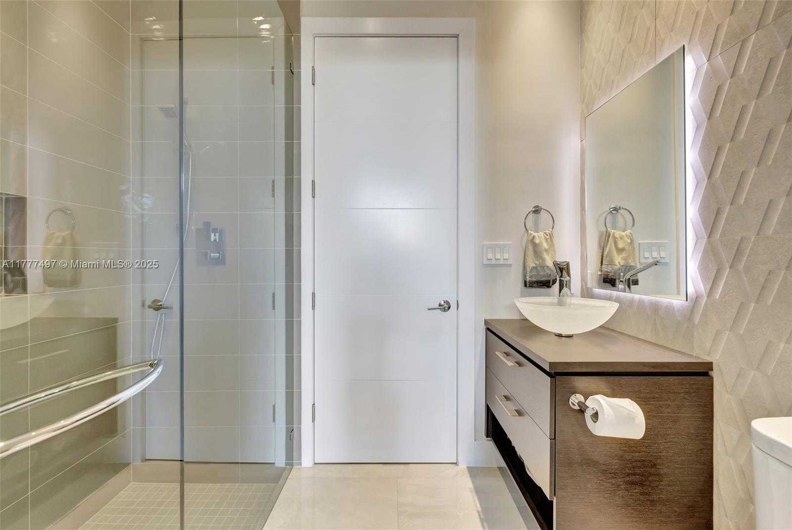 Small Image of 907 DIPLOMAT PKWY, Hallandale Beach Number 30