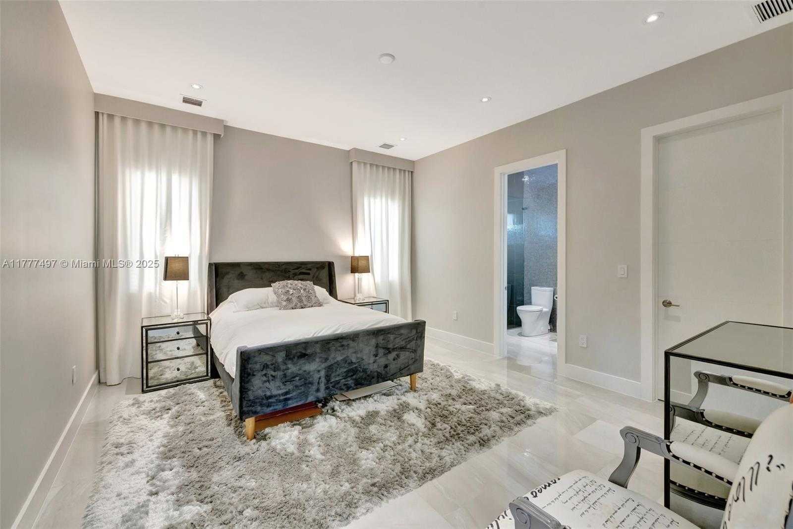 Small Image of 907 DIPLOMAT PKWY, Hallandale Beach Number 31