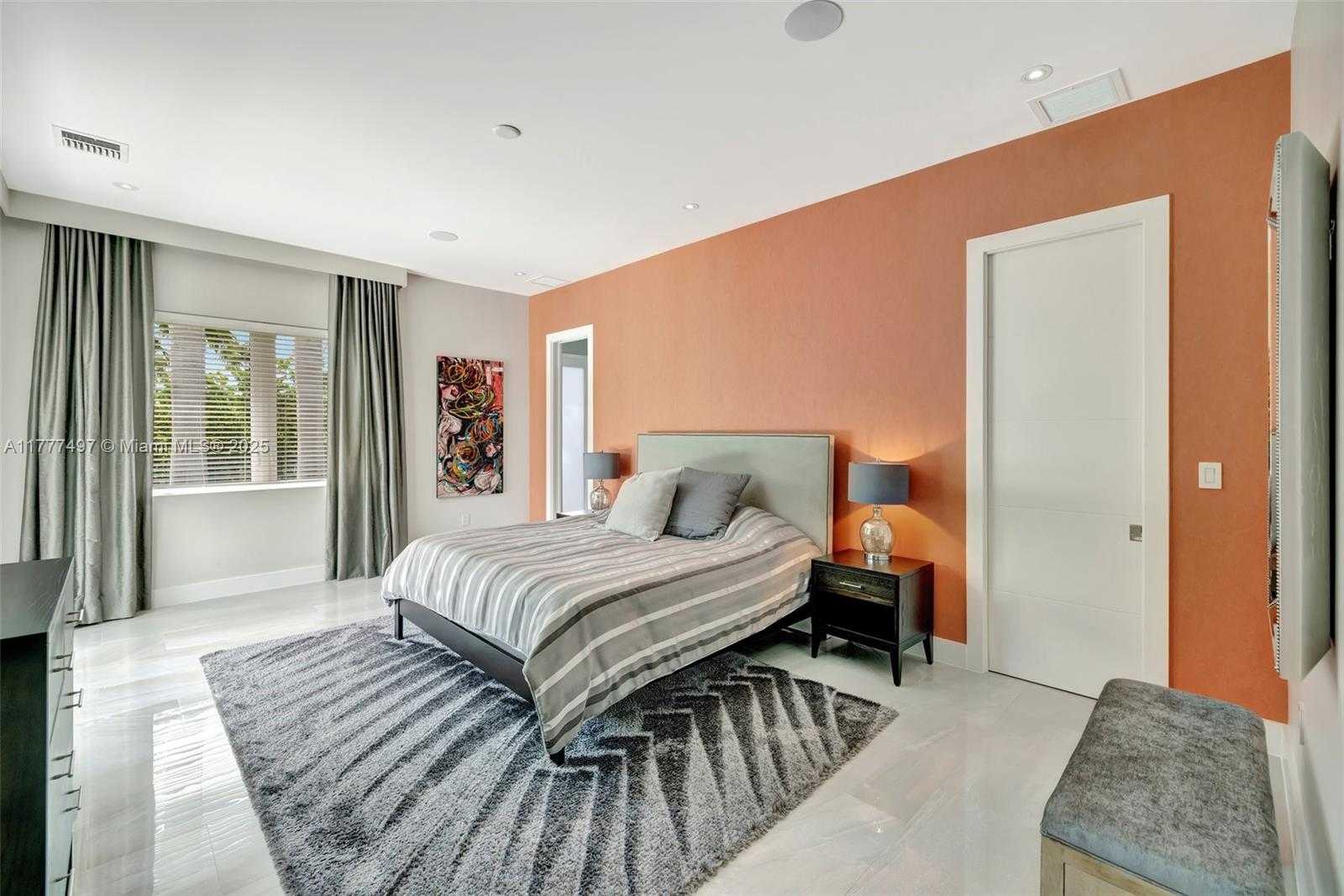 Small Image of 907 DIPLOMAT PKWY, Hallandale Beach Number 35