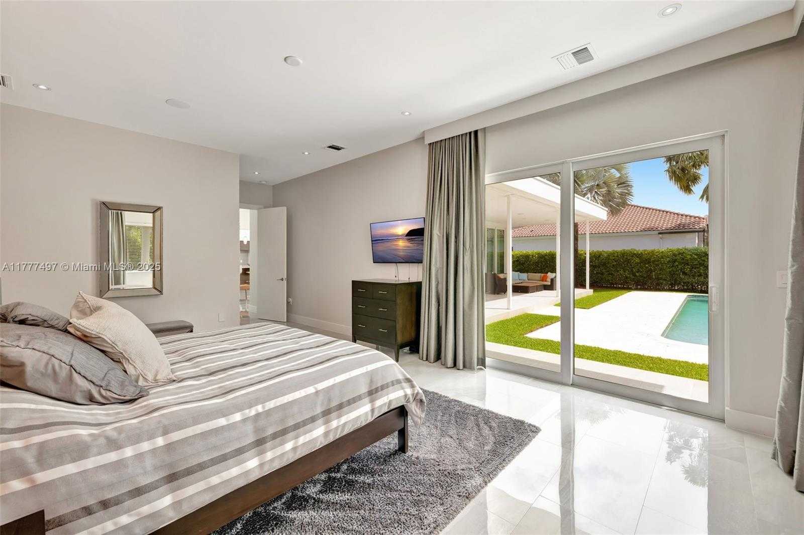 Small Image of 907 DIPLOMAT PKWY, Hallandale Beach Number 36