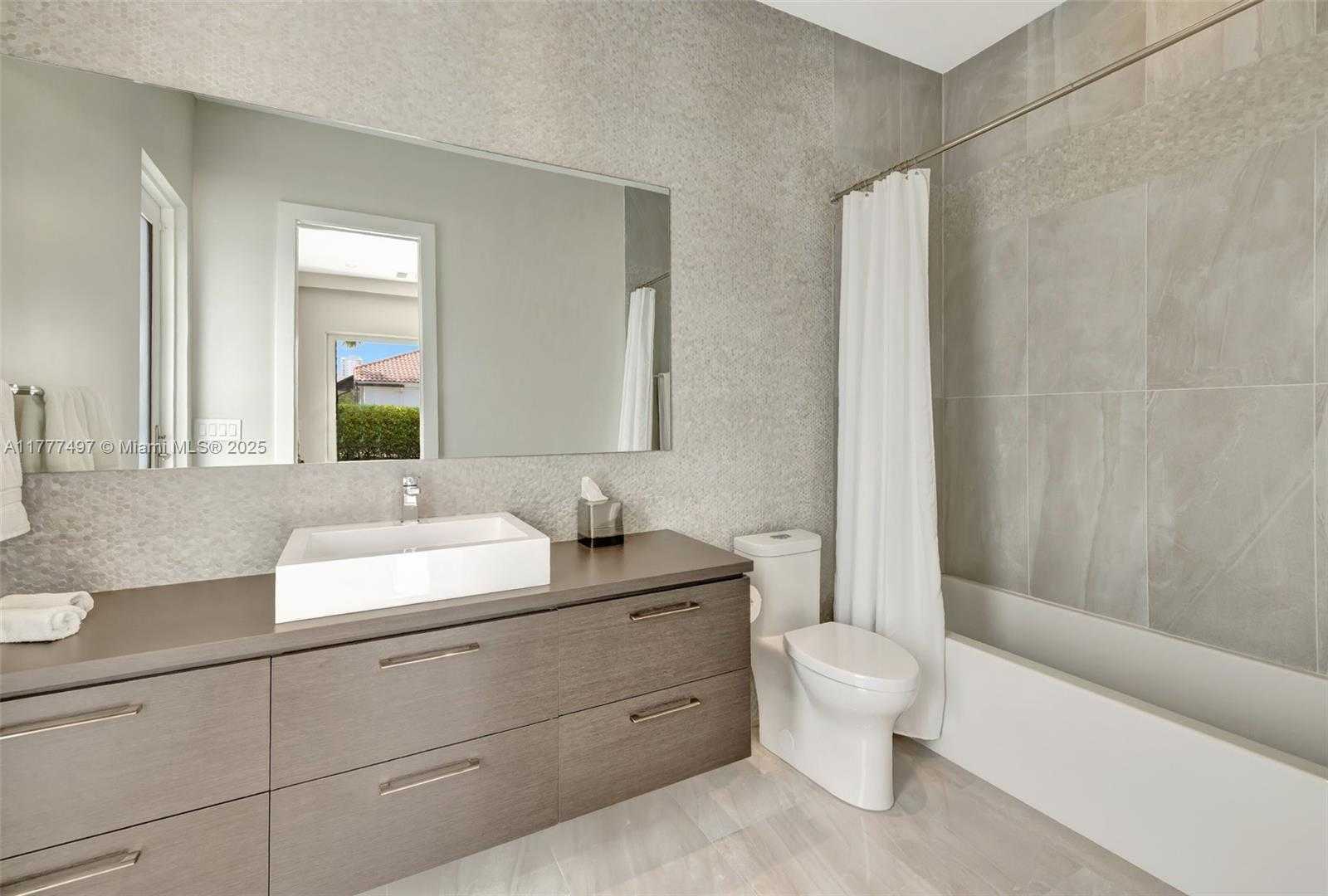 Small Image of 907 DIPLOMAT PKWY, Hallandale Beach Number 37