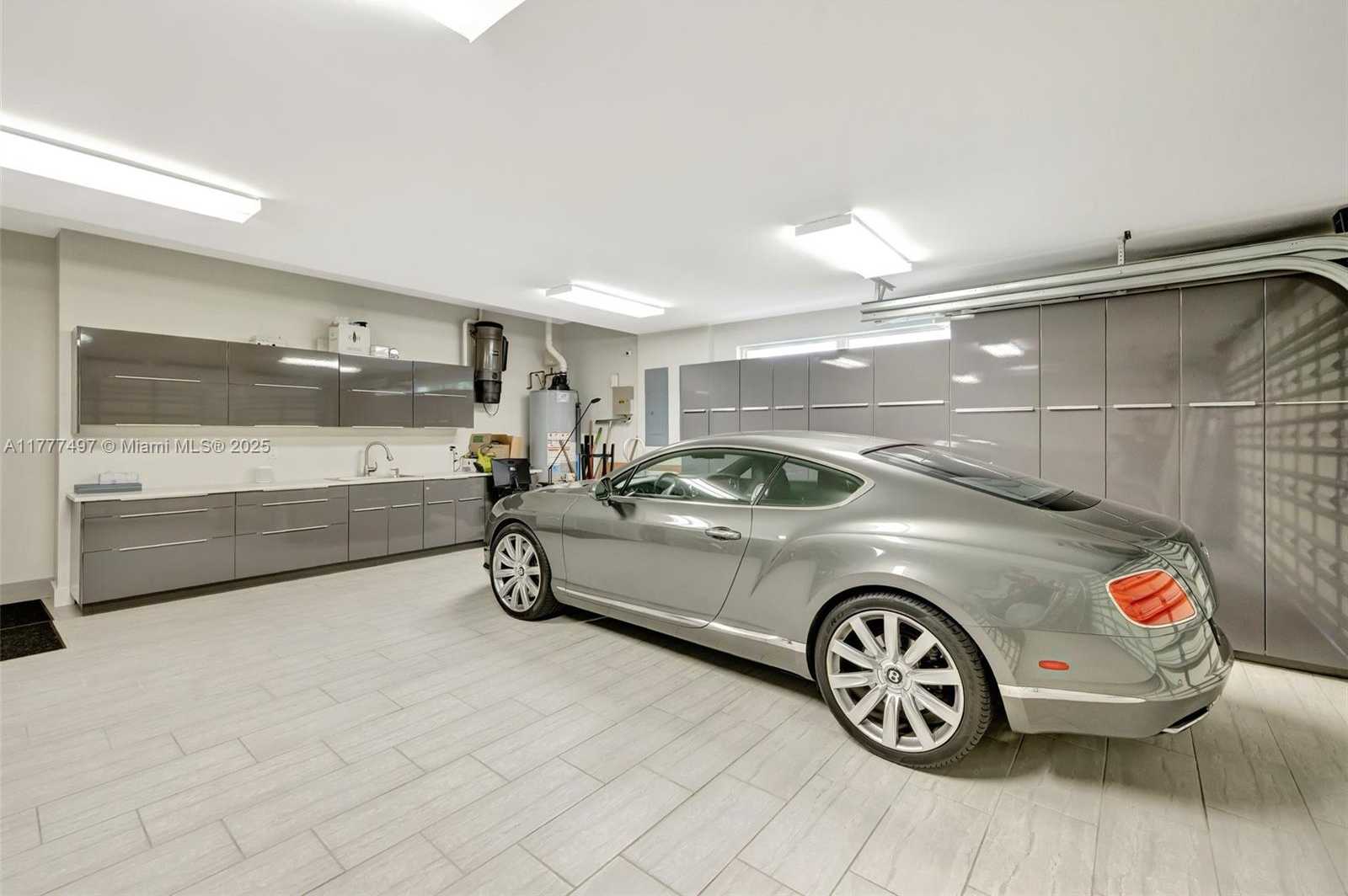 Small Image of 907 DIPLOMAT PKWY, Hallandale Beach Number 39
