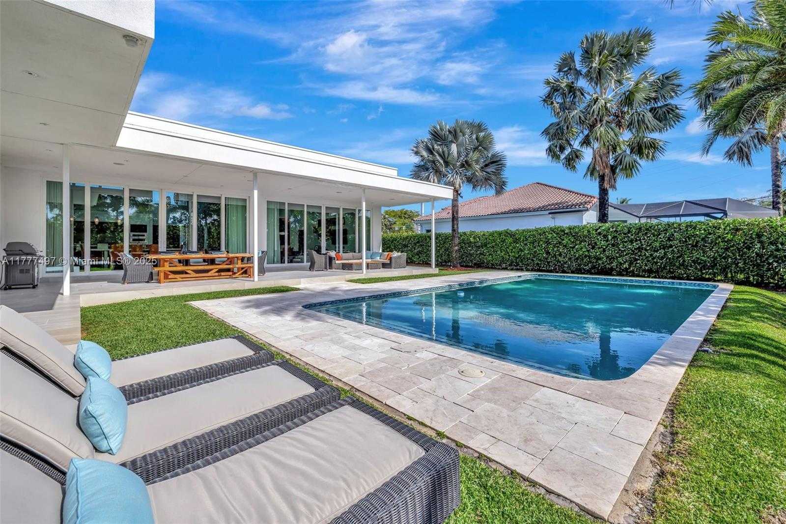 Small Image of 907 DIPLOMAT PKWY, Hallandale Beach Number 43