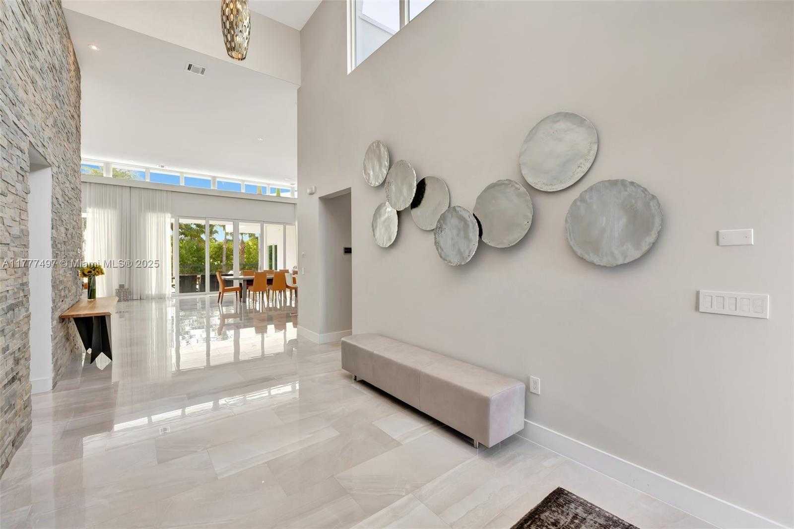 Small Image of 907 DIPLOMAT PKWY, Hallandale Beach Number 5