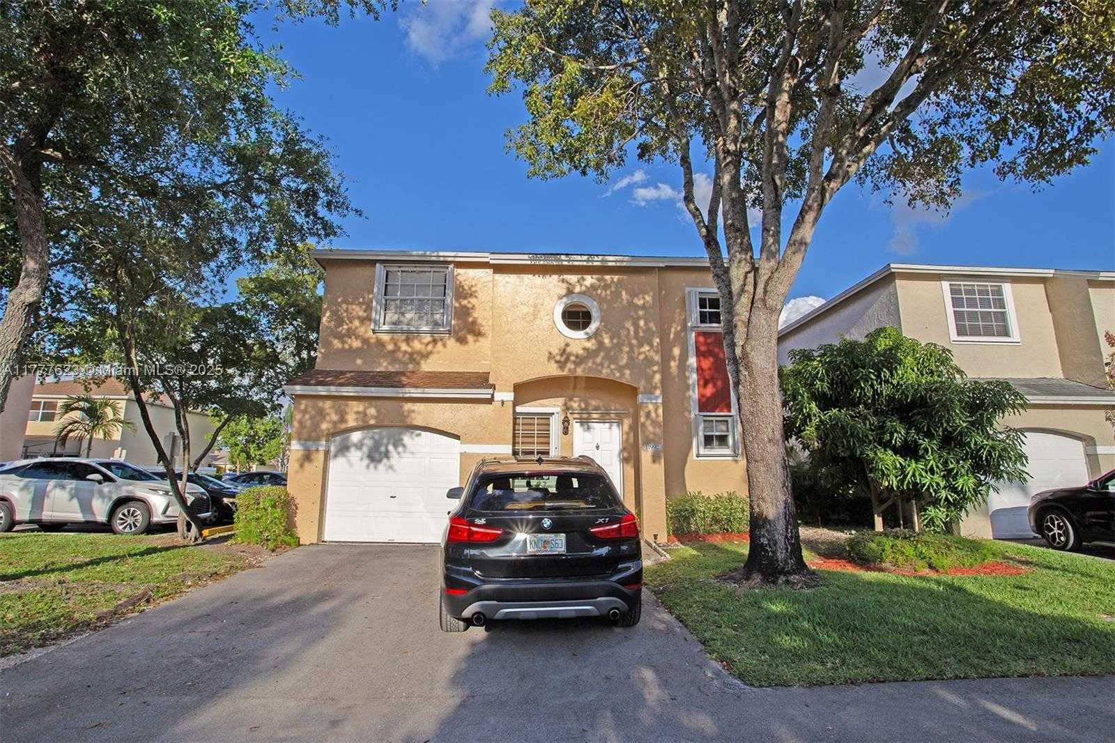 Small Image of 11992 NORTH WEST 13TH ST, Pembroke Pines Number 2