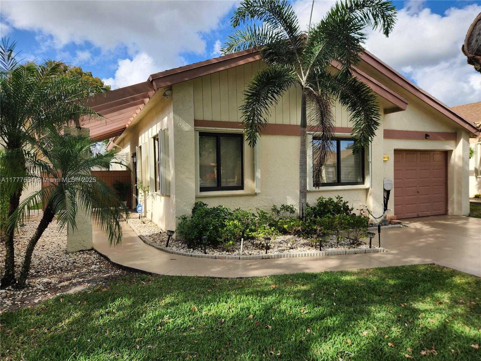 Small Image of 4481 CORDIA CIR, Coconut Creek Number 2
