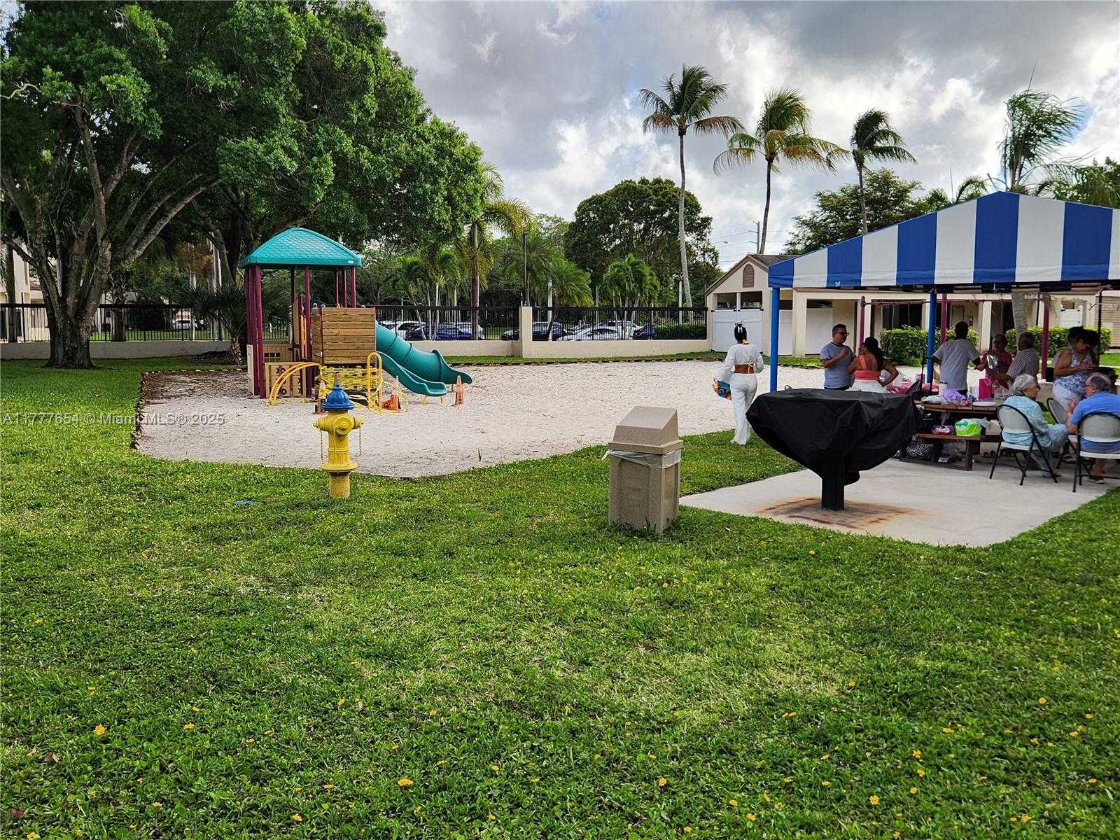Small Image of 4481 CORDIA CIR, Coconut Creek Number 27