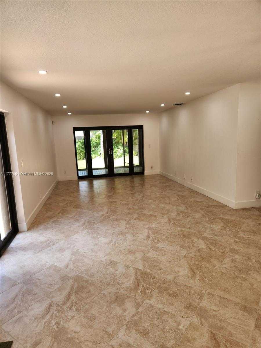 Small Image of 4481 CORDIA CIR, Coconut Creek Number 7