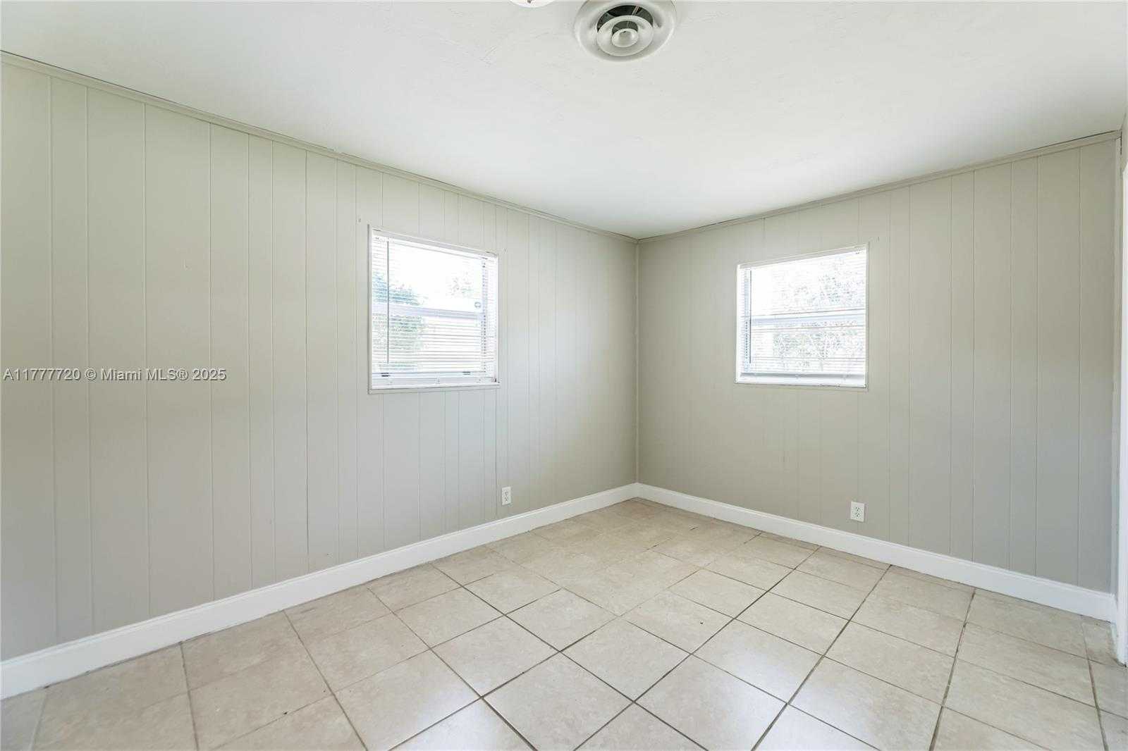 Small Image of 5810 SOUTH WEST 54TH AVE, Davie Number 16