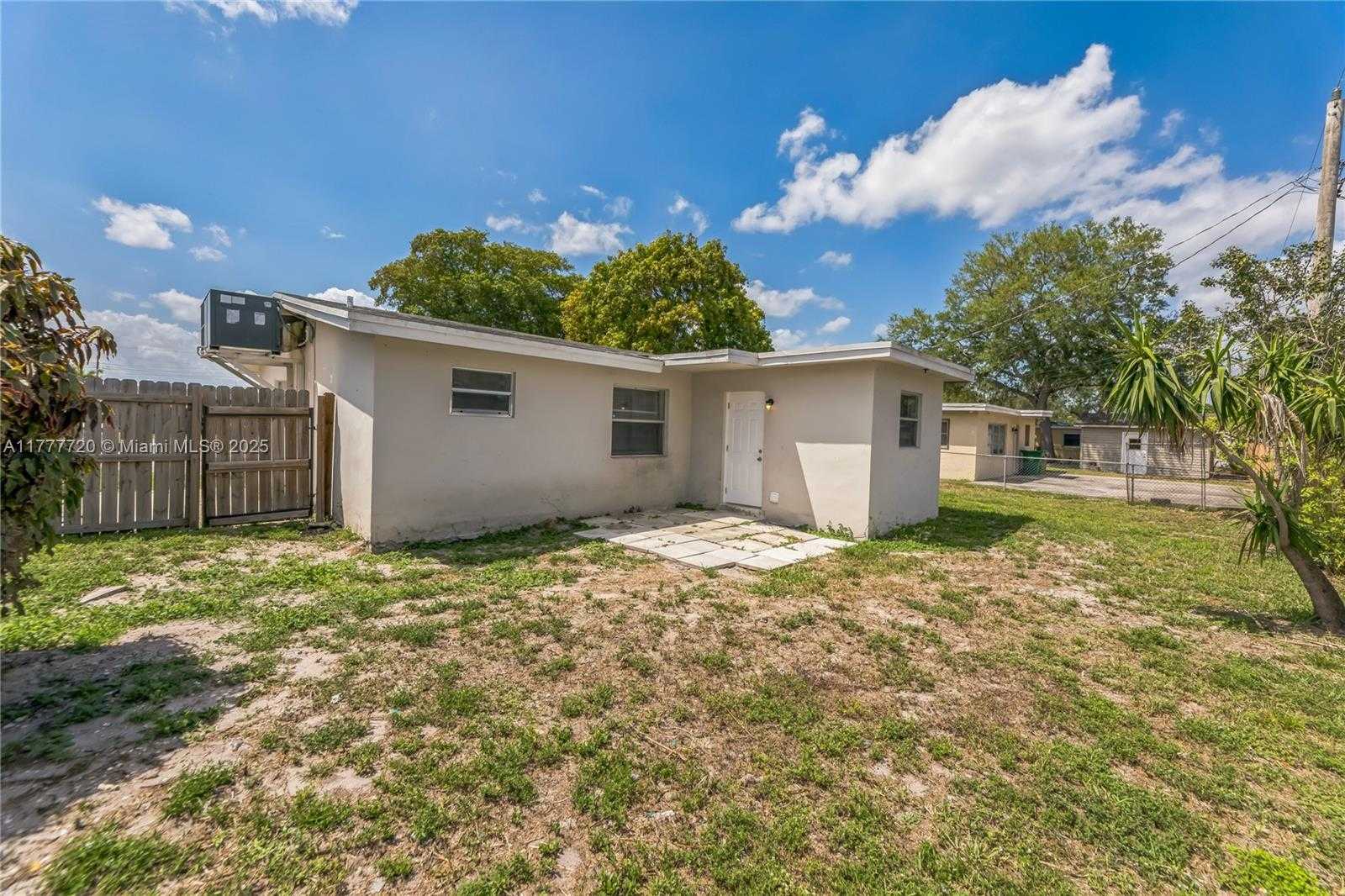 Small Image of 5810 SOUTH WEST 54TH AVE, Davie Number 19