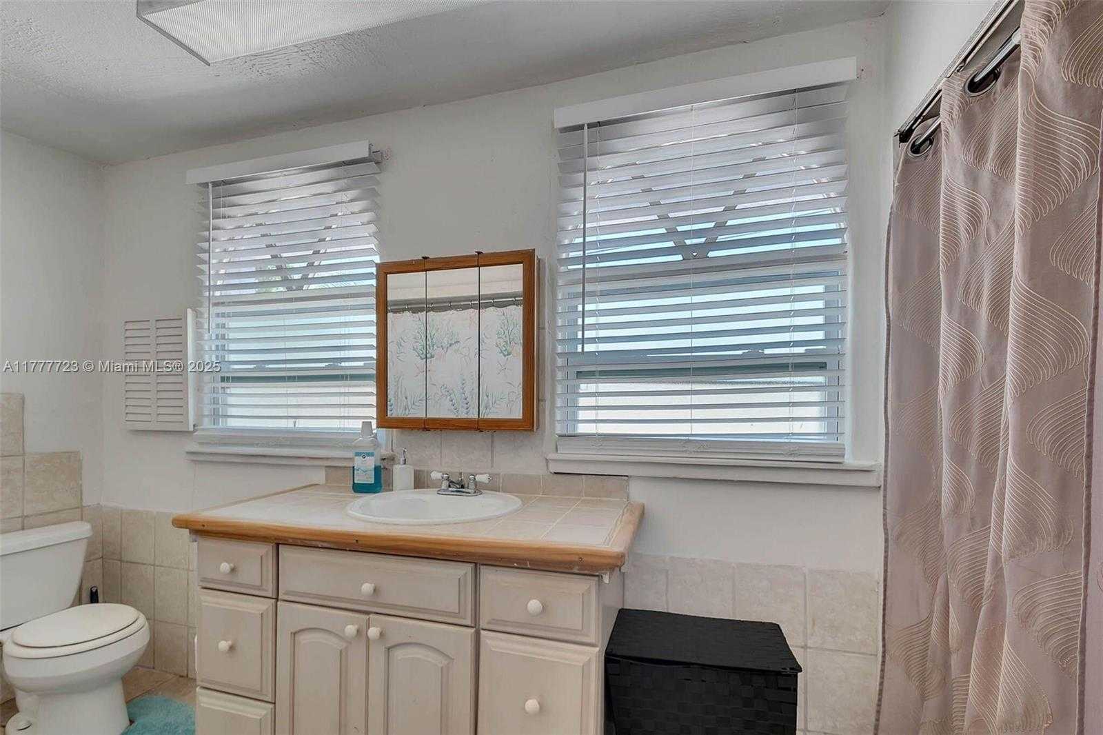 Small Image of 108 LONG BEN DR, Key Largo Number 16
