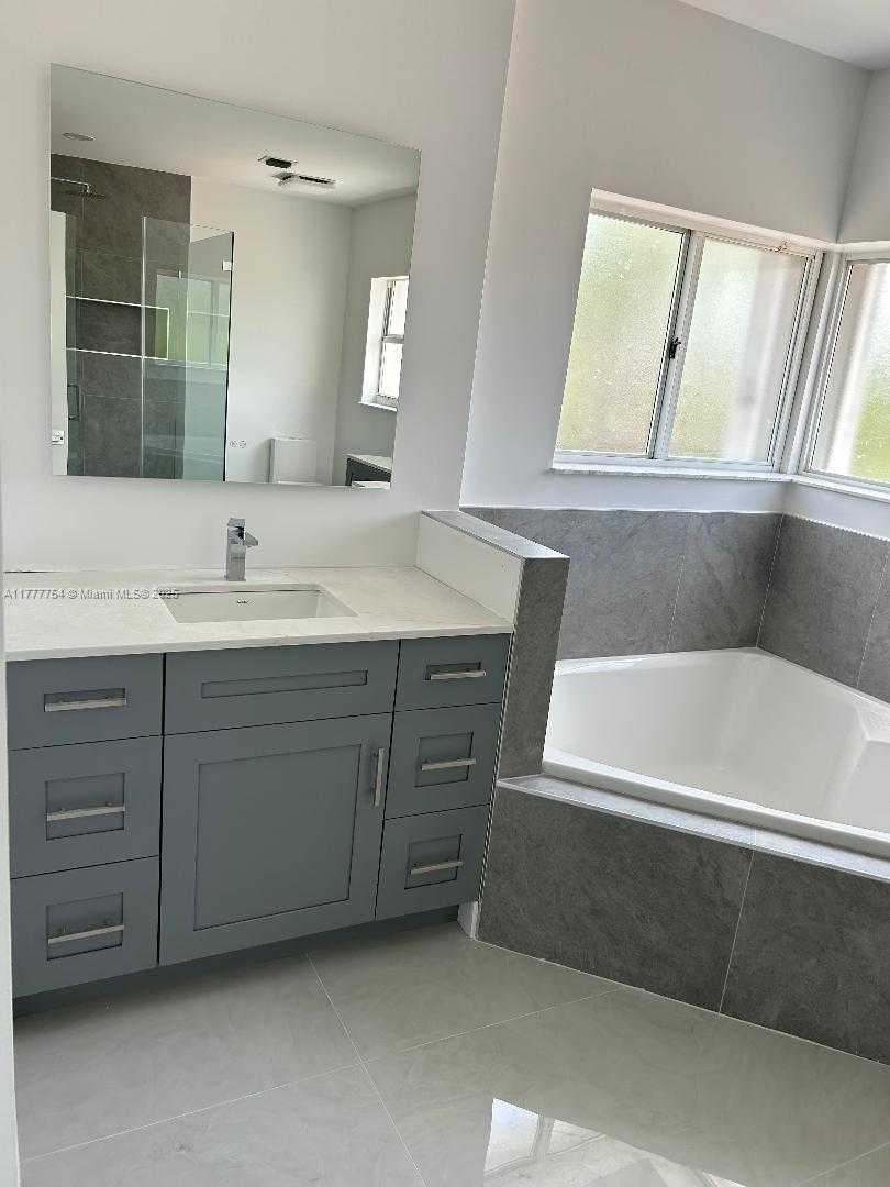 Small Image of 11244, Doral Number 17