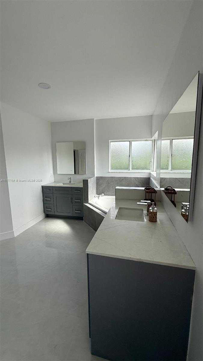 Small Image of 11244, Doral Number 19