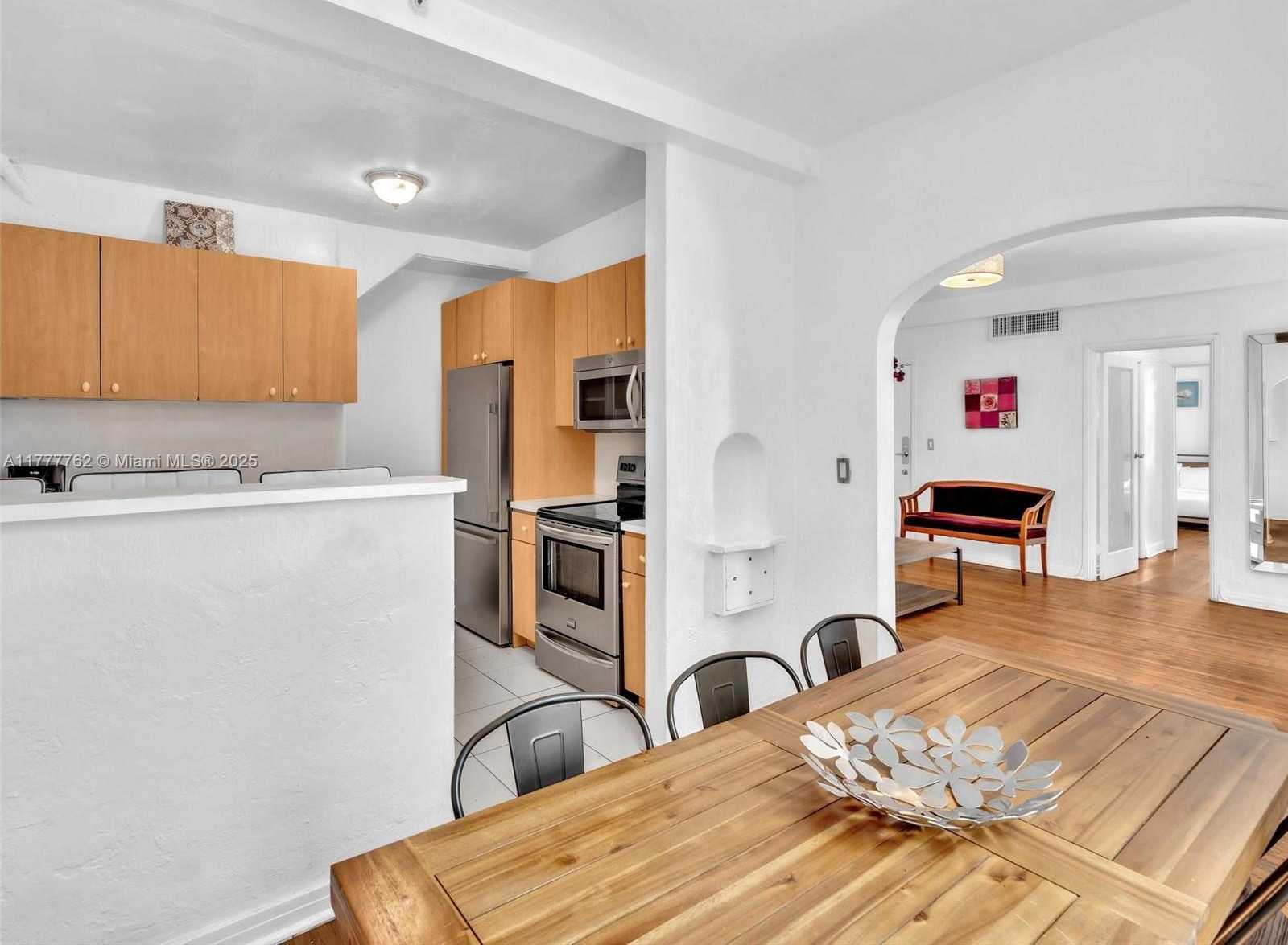 Small Image of 1534 EUCLID AVENUE, Miami Beach Number 24