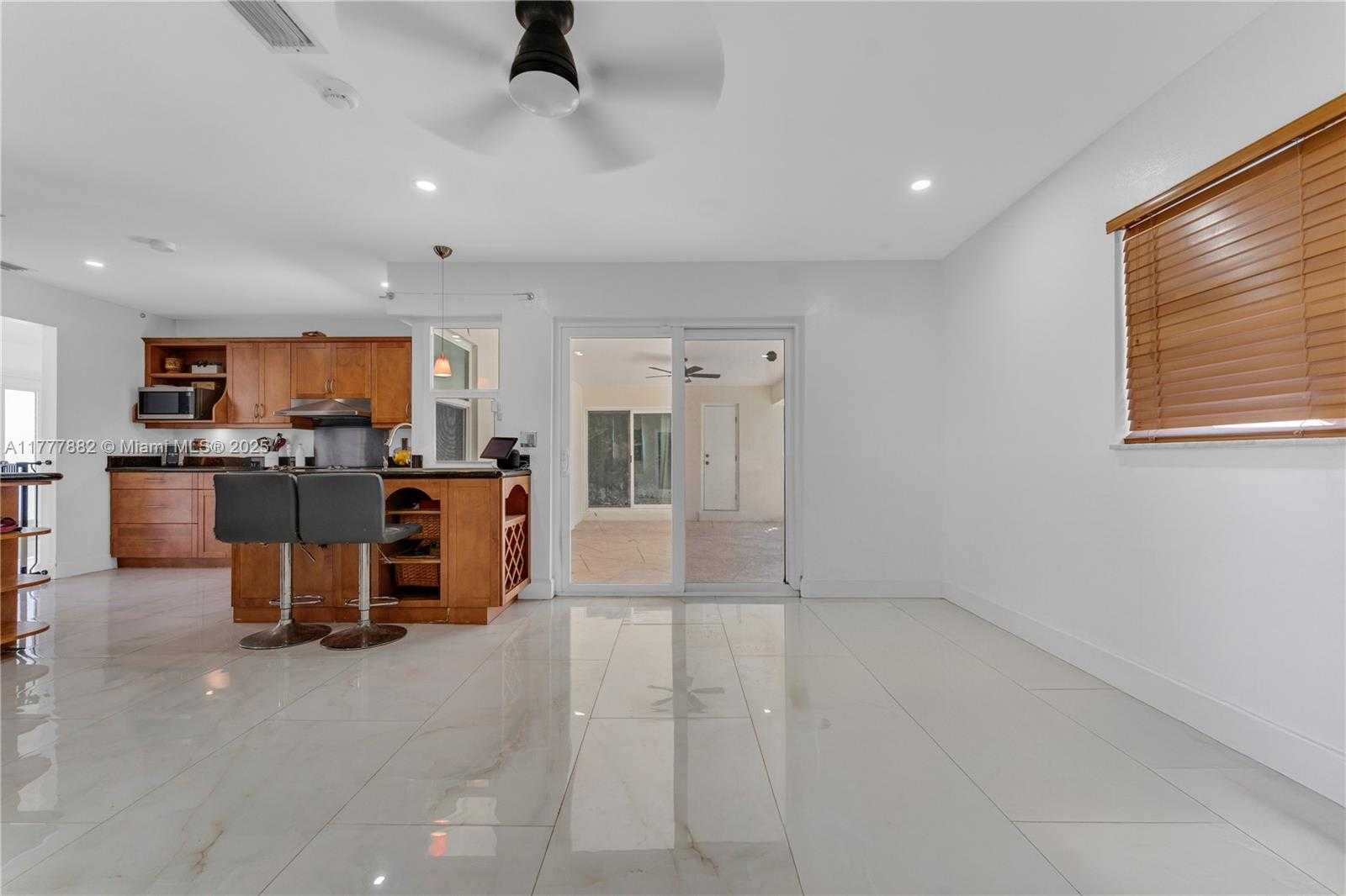 Small Image of 6924 NORTH WEST 8TH CT, Margate Number 17