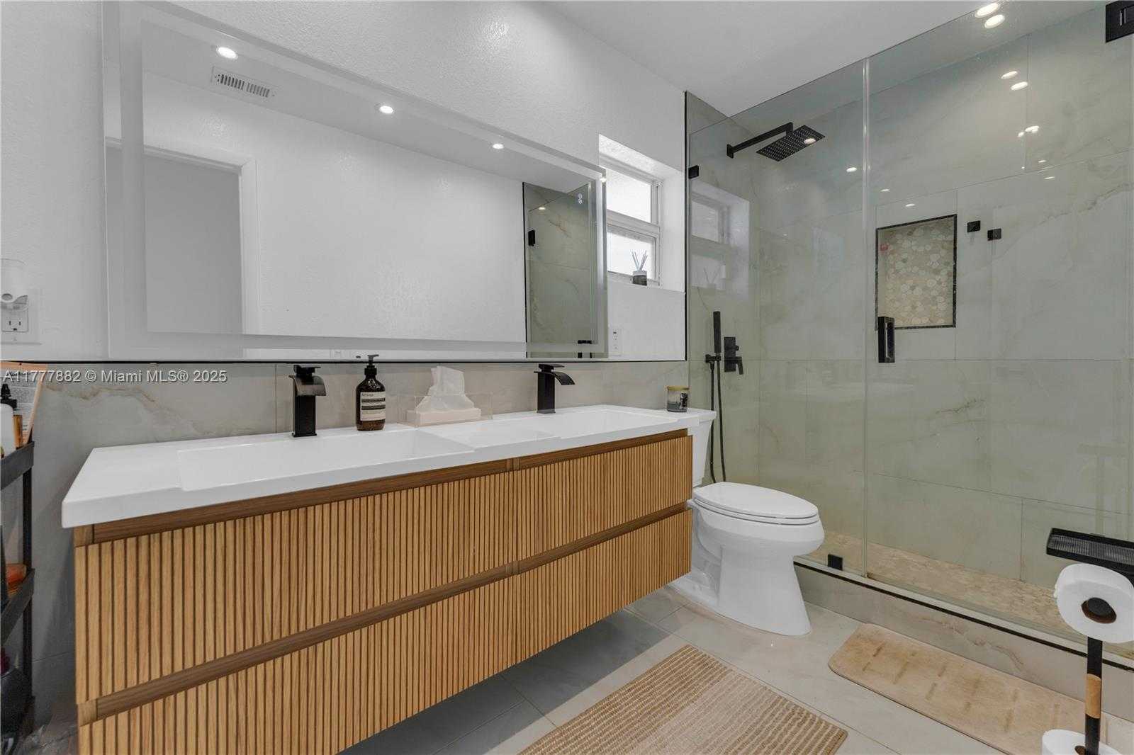 Small Image of 6924 NORTH WEST 8TH CT, Margate Number 22