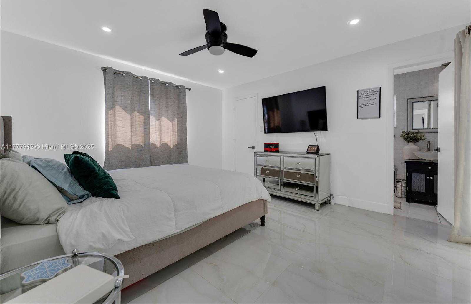 Small Image of 6924 NORTH WEST 8TH CT, Margate Number 25