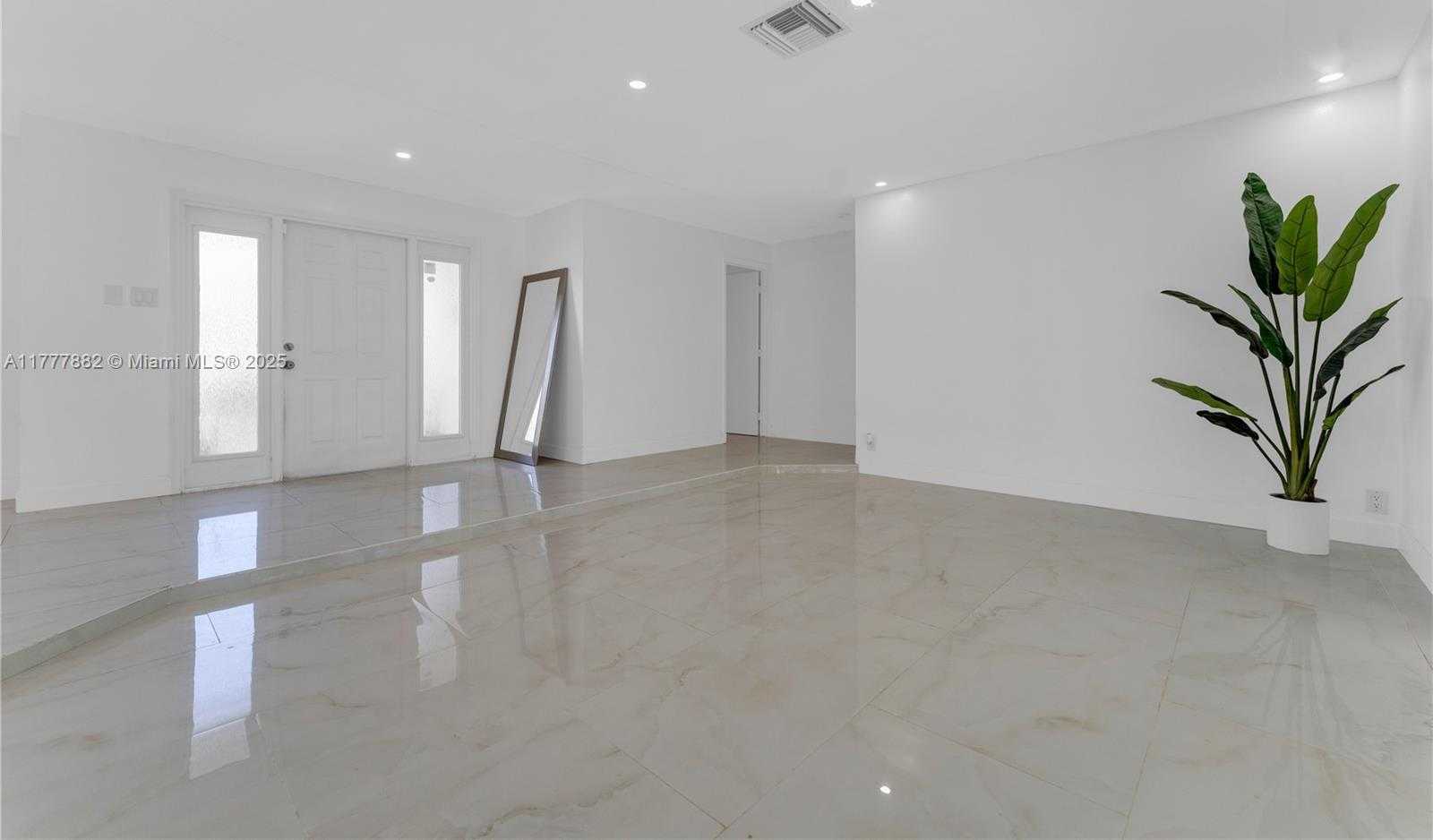 Small Image of 6924 NORTH WEST 8TH CT, Margate Number 7