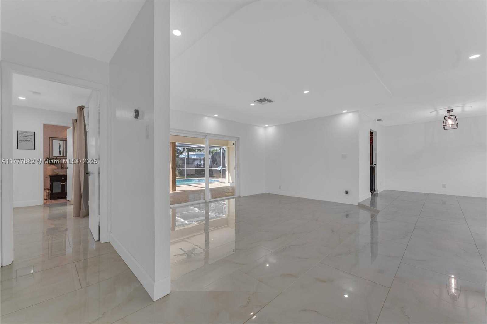 Small Image of 6924 NORTH WEST 8TH CT, Margate Number 9