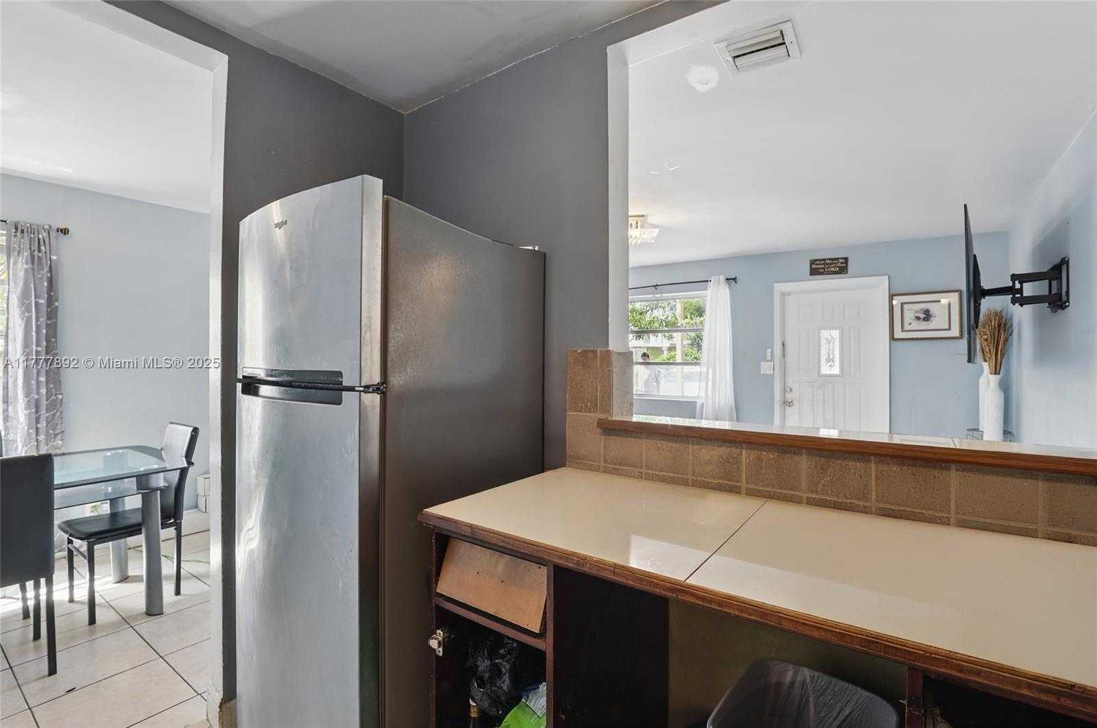 Small Image of 936 38TH ST, West Palm Beach Number 12