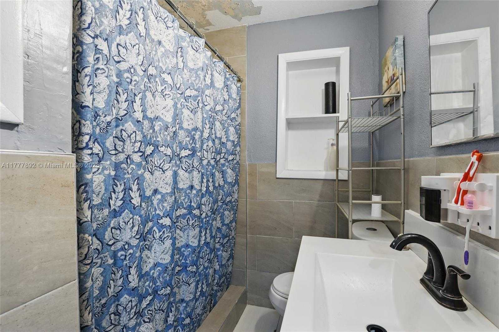 Small Image of 936 38TH ST, West Palm Beach Number 14