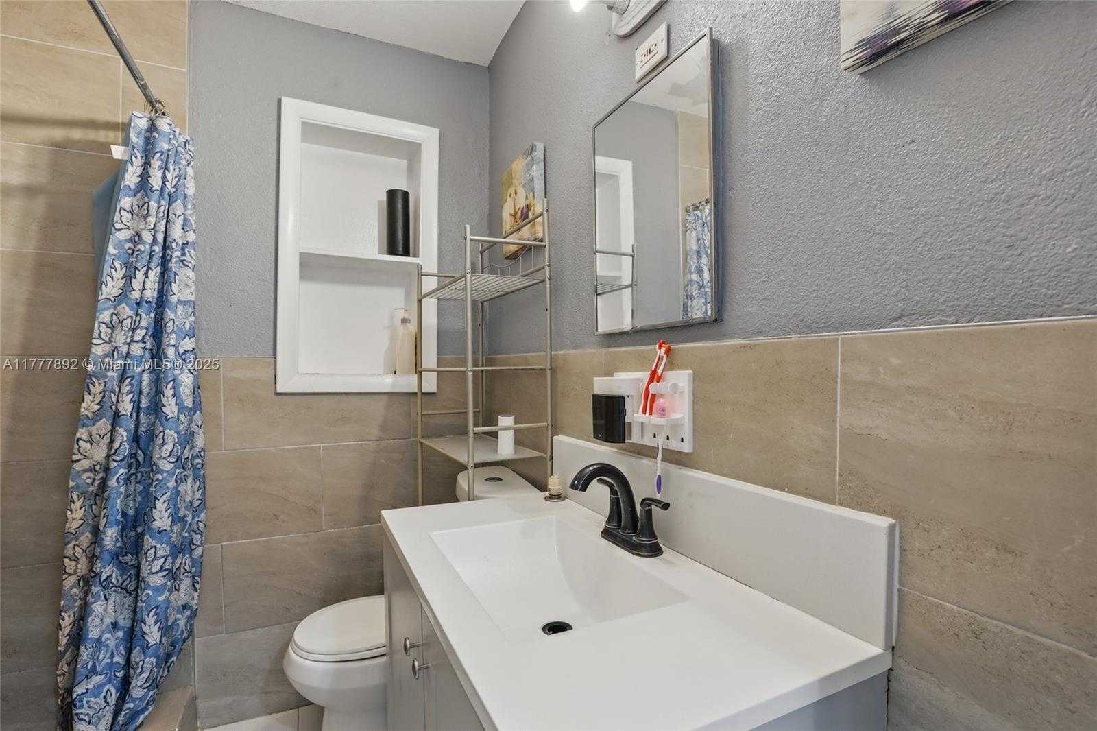 Small Image of 936 38TH ST, West Palm Beach Number 16